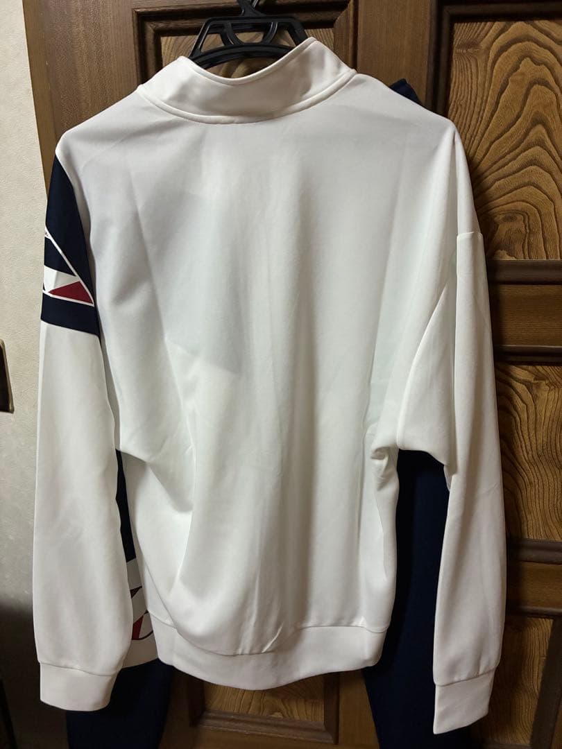 未使用　リーニン　ウオームアップ　上下　Lサイズ